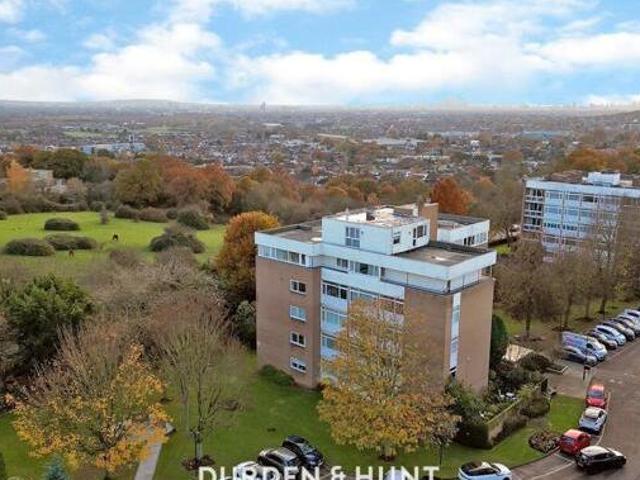 House for sale in Chigwell, Epping