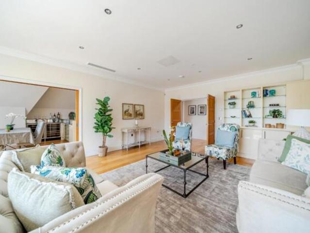 Apartment for sale in Beckenham, Greater London