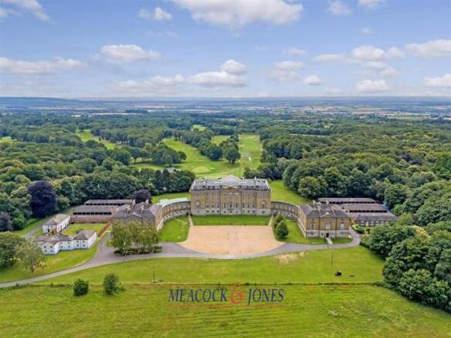 Apartment for sale in Navestock Side, Essex