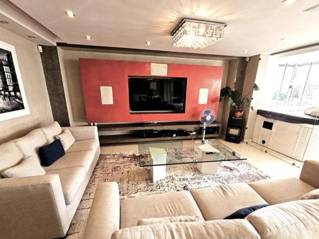 Apartment for rent in Sandton, City of Johannesburg Metropolitan Municipality