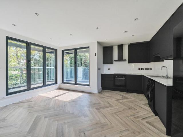 Flat for rent in Blackhills, Surrey
