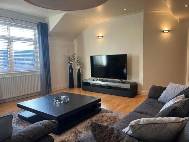 House for rent in Calderstones