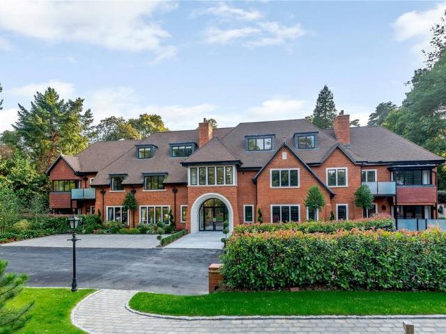 Flat for rent in Sunninghill and Ascot, South Ascot