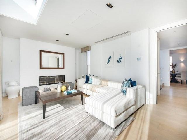Flat for rent in Mayfair, Greater London