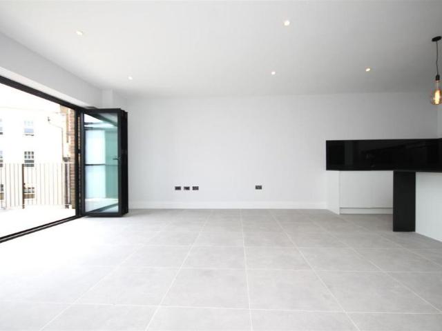 House for rent in Lower Green Esher, Blackhills