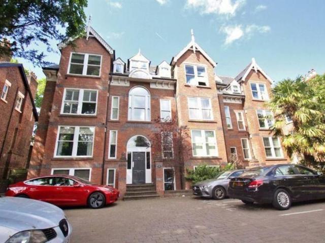 House for rent in Calderstones