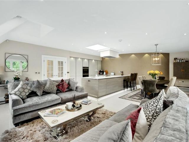 House for rent in Sunningdale