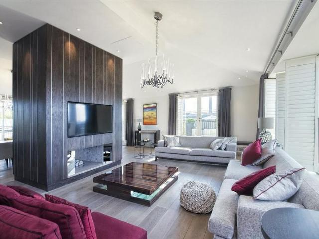 House for rent in Brompton, Greater London
