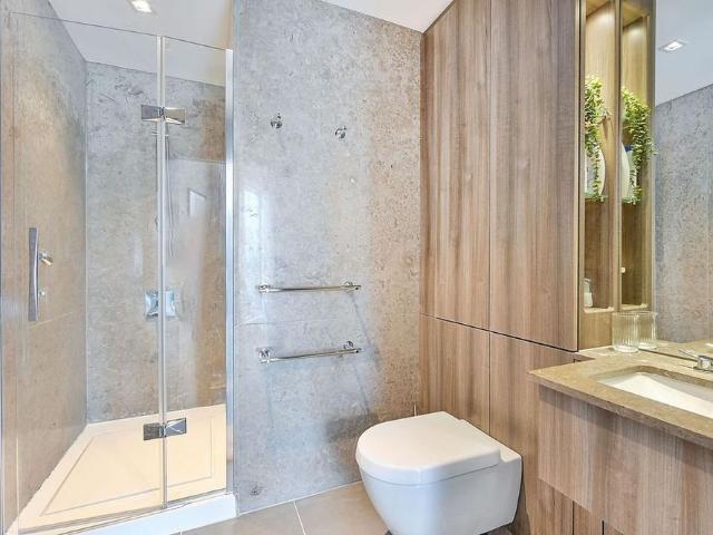 House for rent in London Borough of Hounslow, Strand