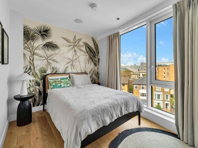 House for rent in London Borough of Hounslow, Strand