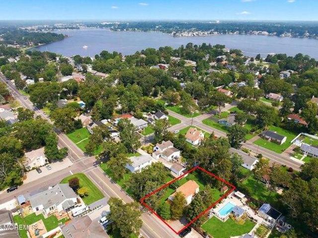 House for sale in Pine Beach, New Jersey
