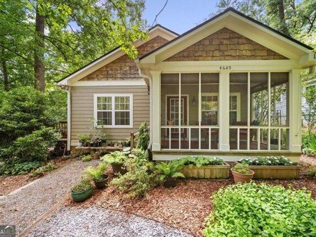 House for sale in Pine Lake