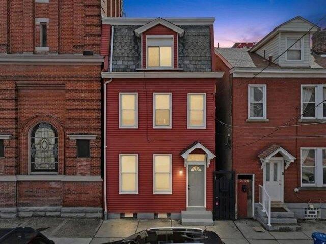 House for sale in Pittsburg, Pennsylvania
