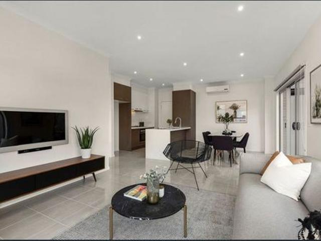 Townhouse for rent in Newport, Melbourne
