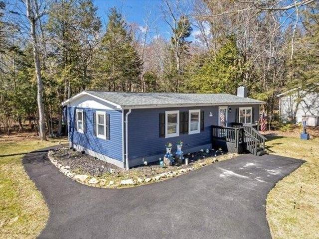 House for sale in Pocono Summit