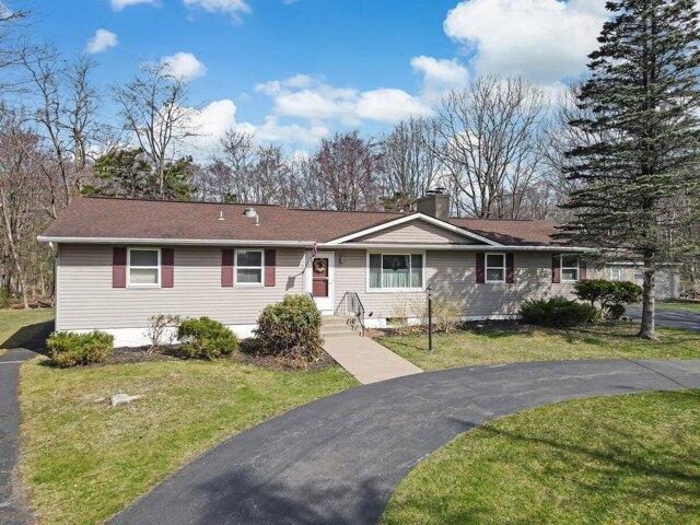 House for sale in Pocono Summit