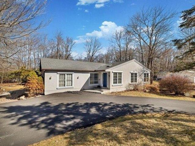 House for sale in Pocono Summit