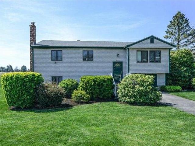 House for sale in Portsmouth, Rhode Island