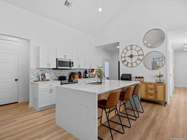 House for sale in Poteet, Texas