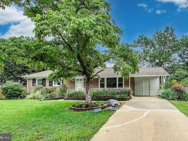 House for sale in Potomac