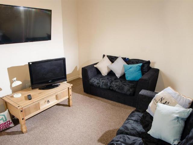 Flat for rent in Bowerham, Bare