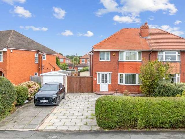 Property for sale in Lingley Green