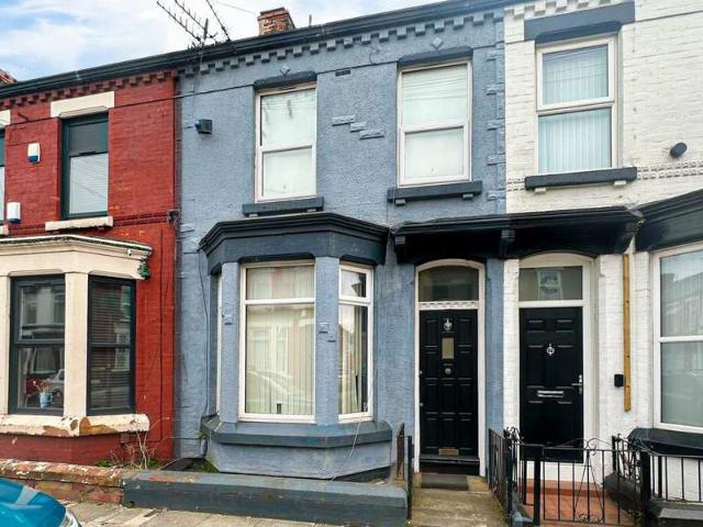 Property for sale in Elm Park, Calderstones