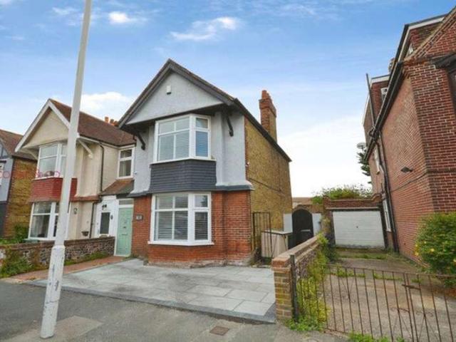 Property for rent in Millmead, Acol