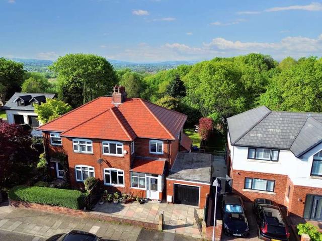 Property for sale in Chapel Field, Bury