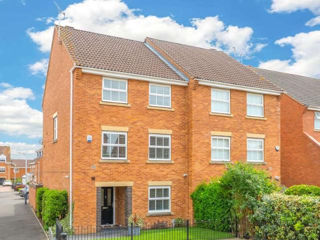 Property for sale in Green Close, Warwickshire
