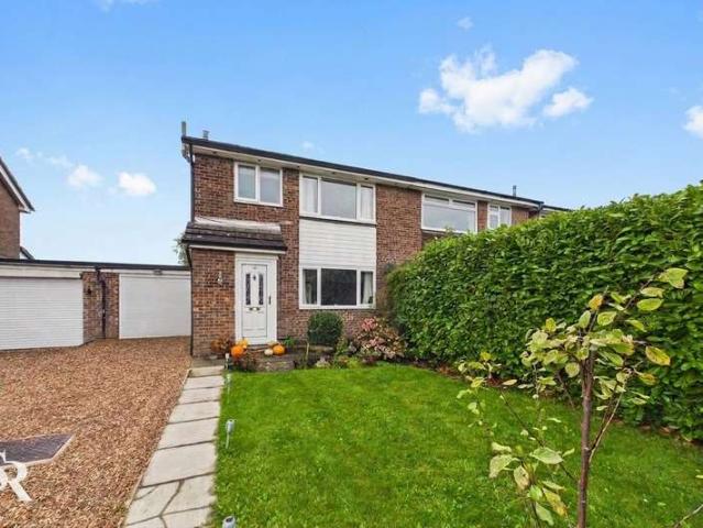 Property for sale in Chapel-en-le-Frith, High Peak
