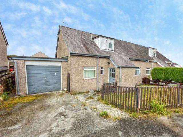 Property for sale in Rhostryfan, Wales