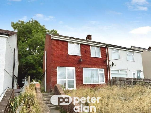 Property for rent in Pentwyn, Crumlin
