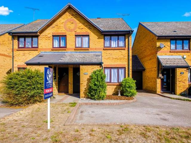 Property for sale in Badgers Dene, Grays