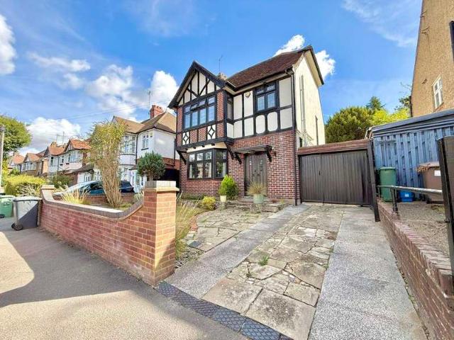 Property for sale in Spring Park, Luton