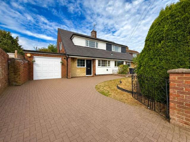 Property for sale in Woodside Estate, Houghton Regis