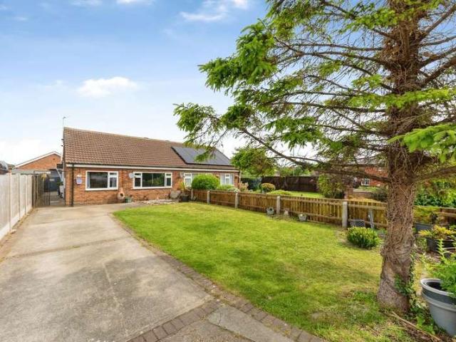 Property for sale in Fields End, North Lincolnshire