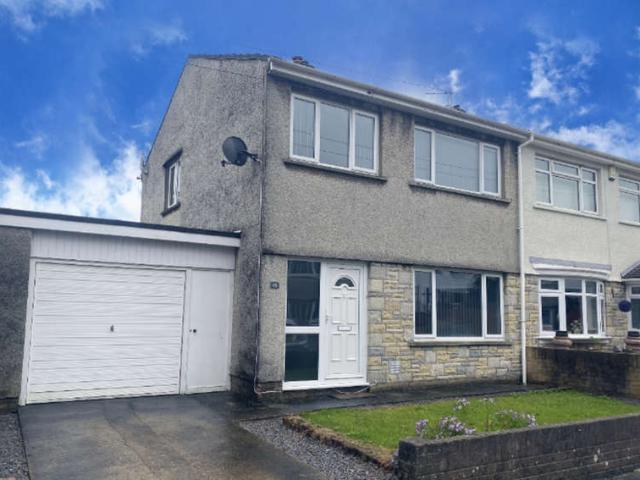 Property for rent in Pontyclun, Wales