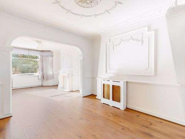 Property for rent in Little Ilford, Greater London