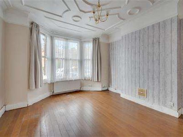 Maisonette for sale in Harlesden, Greater London