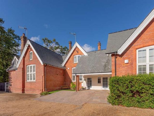 Property for sale in Emmbrook, Wokingham