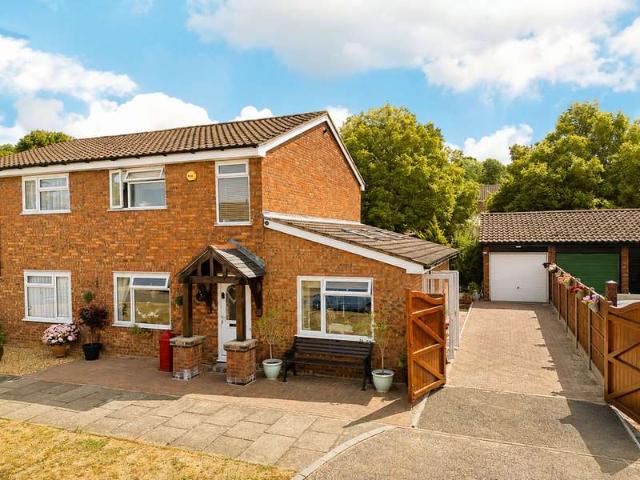 Property for sale in Calverton End, Milton Keynes
