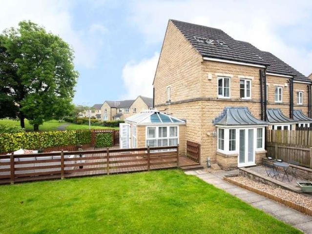 Townhouse for sale in Westwood Park, Bradford