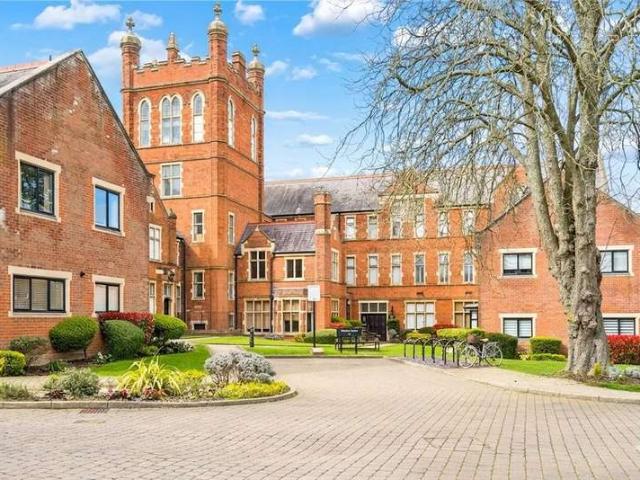 Property for sale in Connaught Park, Bushey