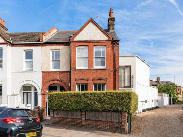 Property for sale in Summerstown, Greater London