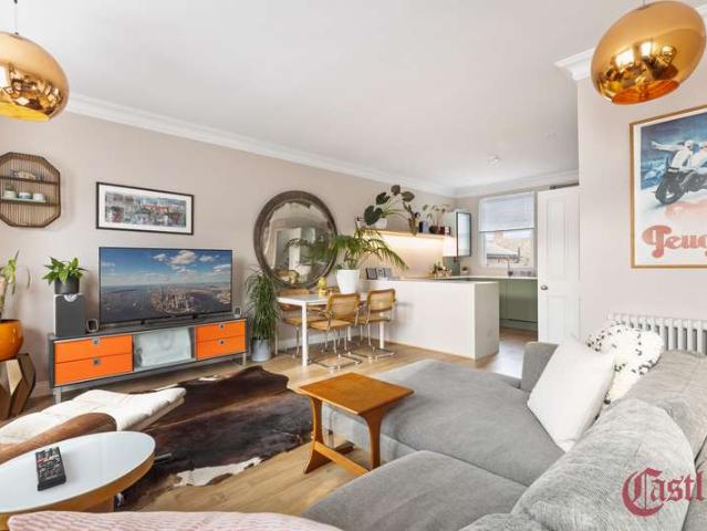 Property for sale in Stroud Green, Greater London