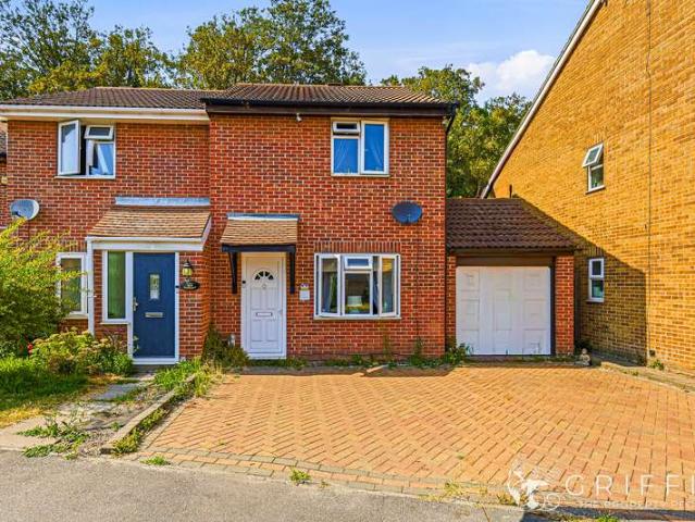 Property for sale in Badgers Dene, Grays