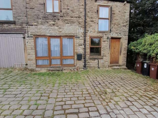 Property for rent in Whitfield, Charlesworth