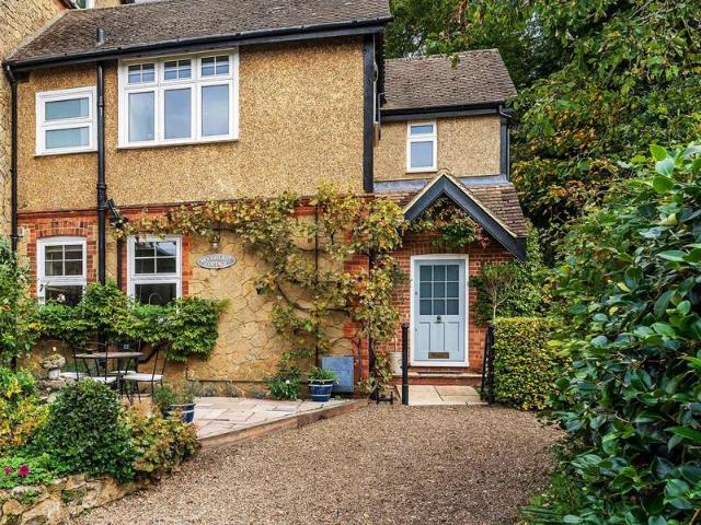 Property for sale in Oxted, Hillview