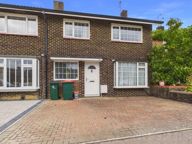 Property for sale in Gossops Green, Crawley